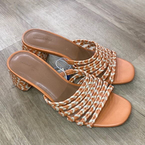 NEW Women’s Universal Thread Rachel Sandals - Picture 1 of 3